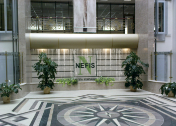 «Водная стена» в интерьере здания ОАО «Нефис» 2008 г.